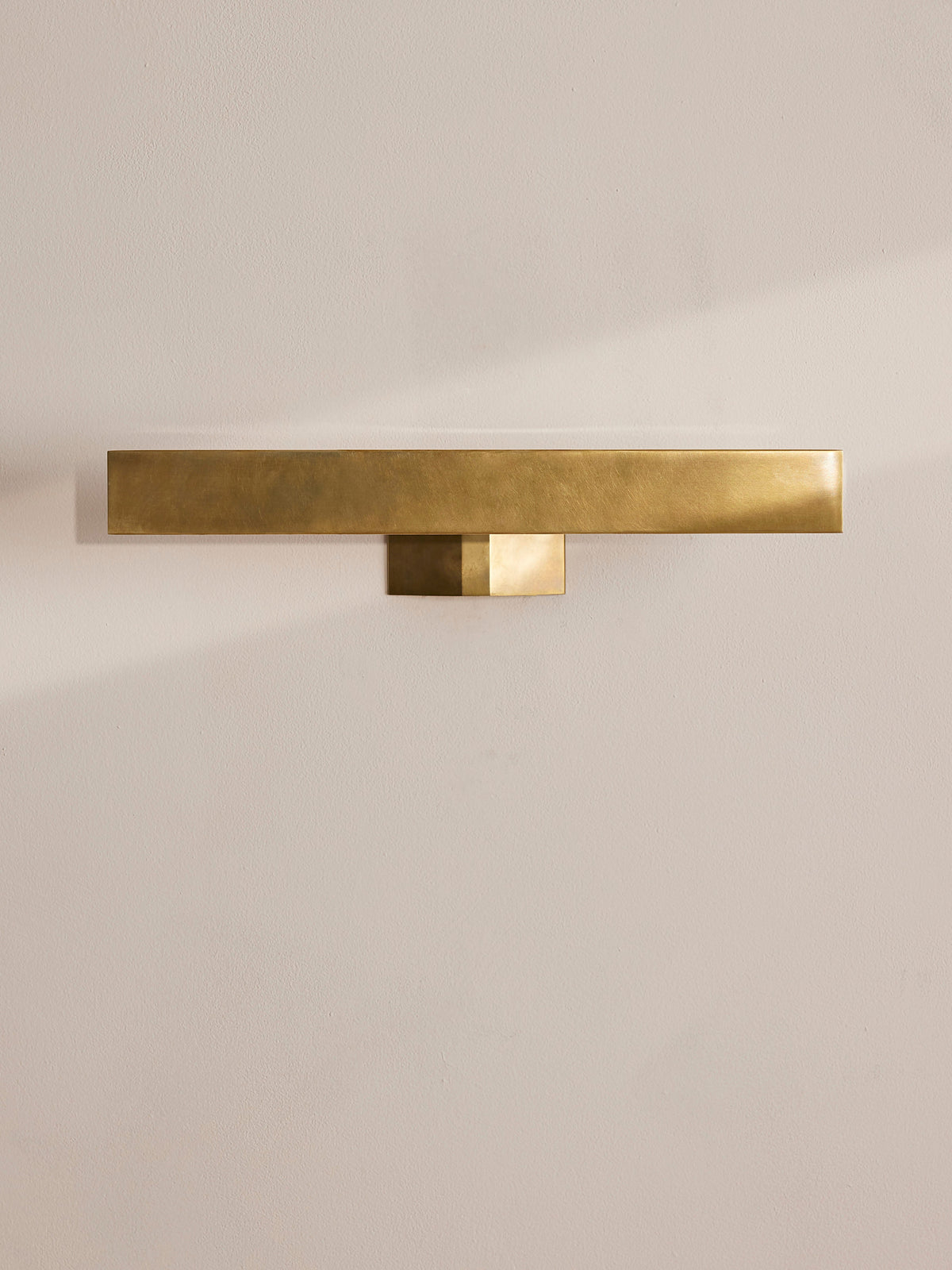 Enrica 18-inch solid brass picture light shown from the front