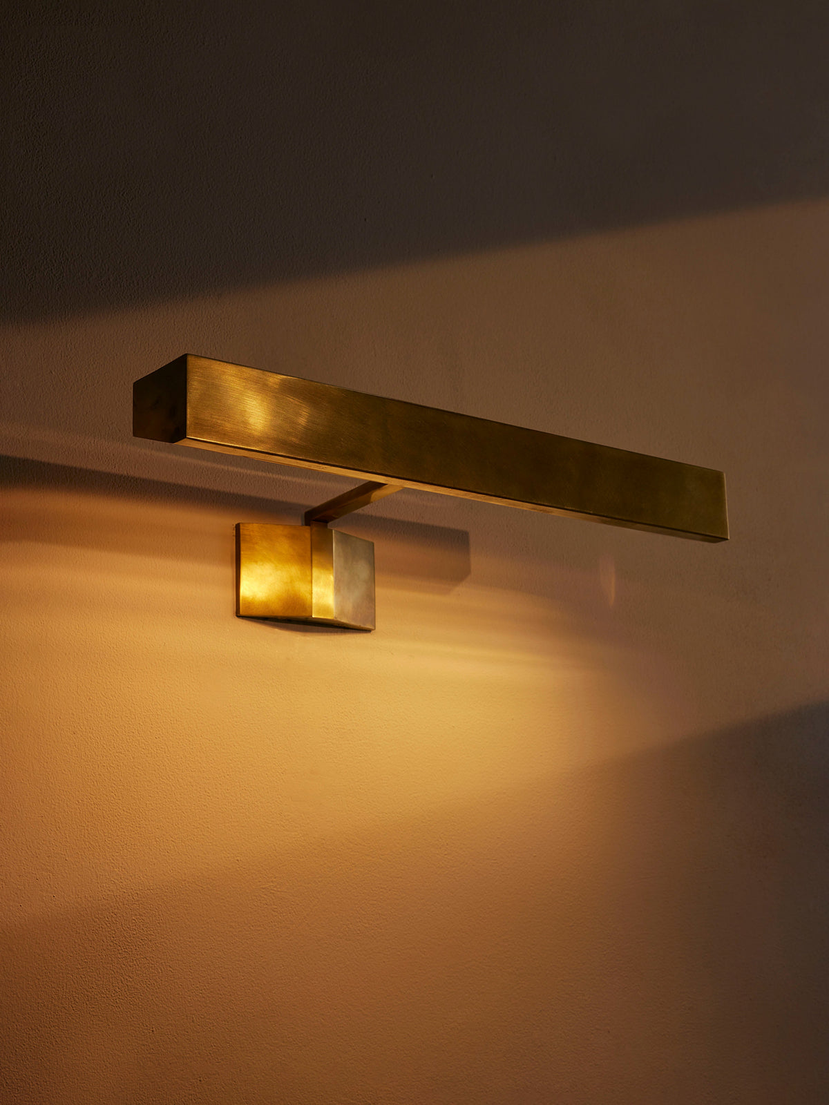 Angled view of the Enrica adjustable brass picture light