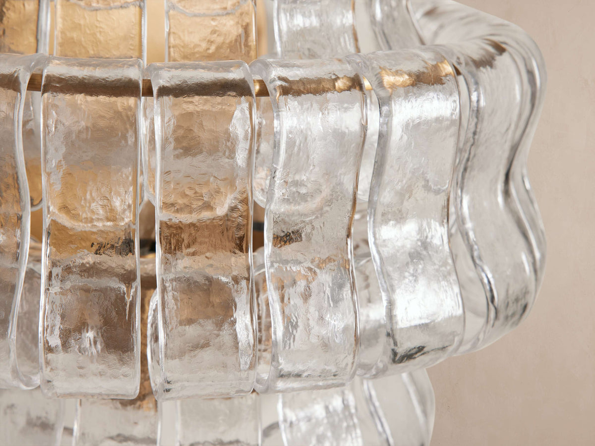 Ghiaccio wall sconce – Clear glass / Brass finish, close-up