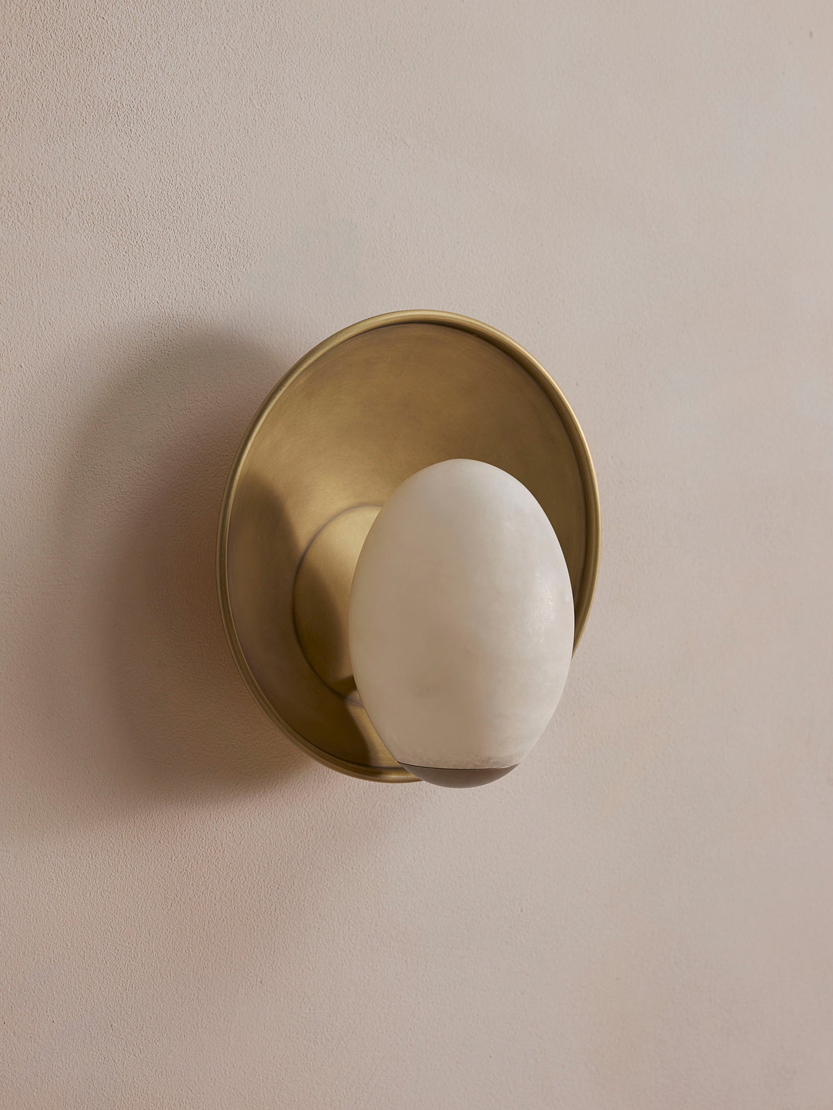 Avena Wall Light, Alabaster Globe, detail view 1